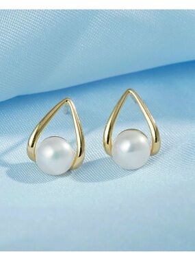 New Minimalist Pearl Stud Earrings 18K Plated Dainty